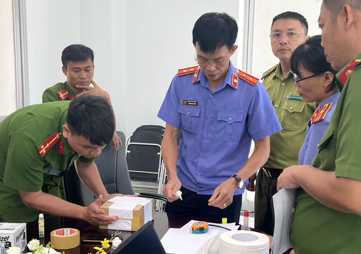 Officials seal five round objects suspected to be olive ridley sea turtle eggs that were found in the carry-on luggage of a passenger slated to board a flight to exit Con Dao Island off Ba Ria-Vung Tau Province, southern Vietnam. Photo: Supplied