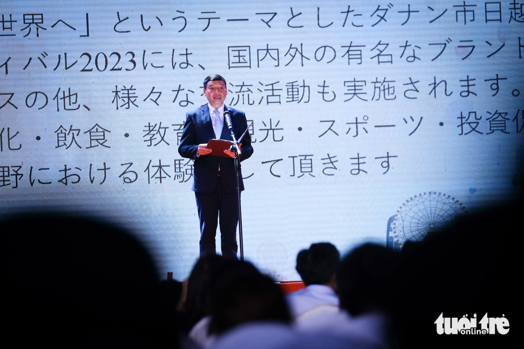Vice chairman of the Da Nang People’s Committee Ho Ky Minh speaks at the opening ceremony of the Vietnam-Japan Festival on July 13, 2023. Photo: Tan Luc / Tuoi Tre
