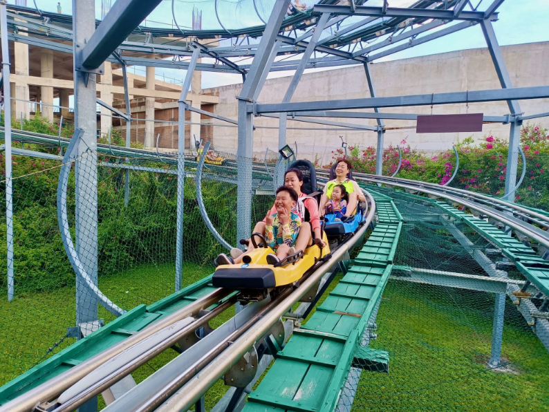 Tourists enjoy an alpine-coaster ride. Photo: Minh Chien / Tuoi Tre