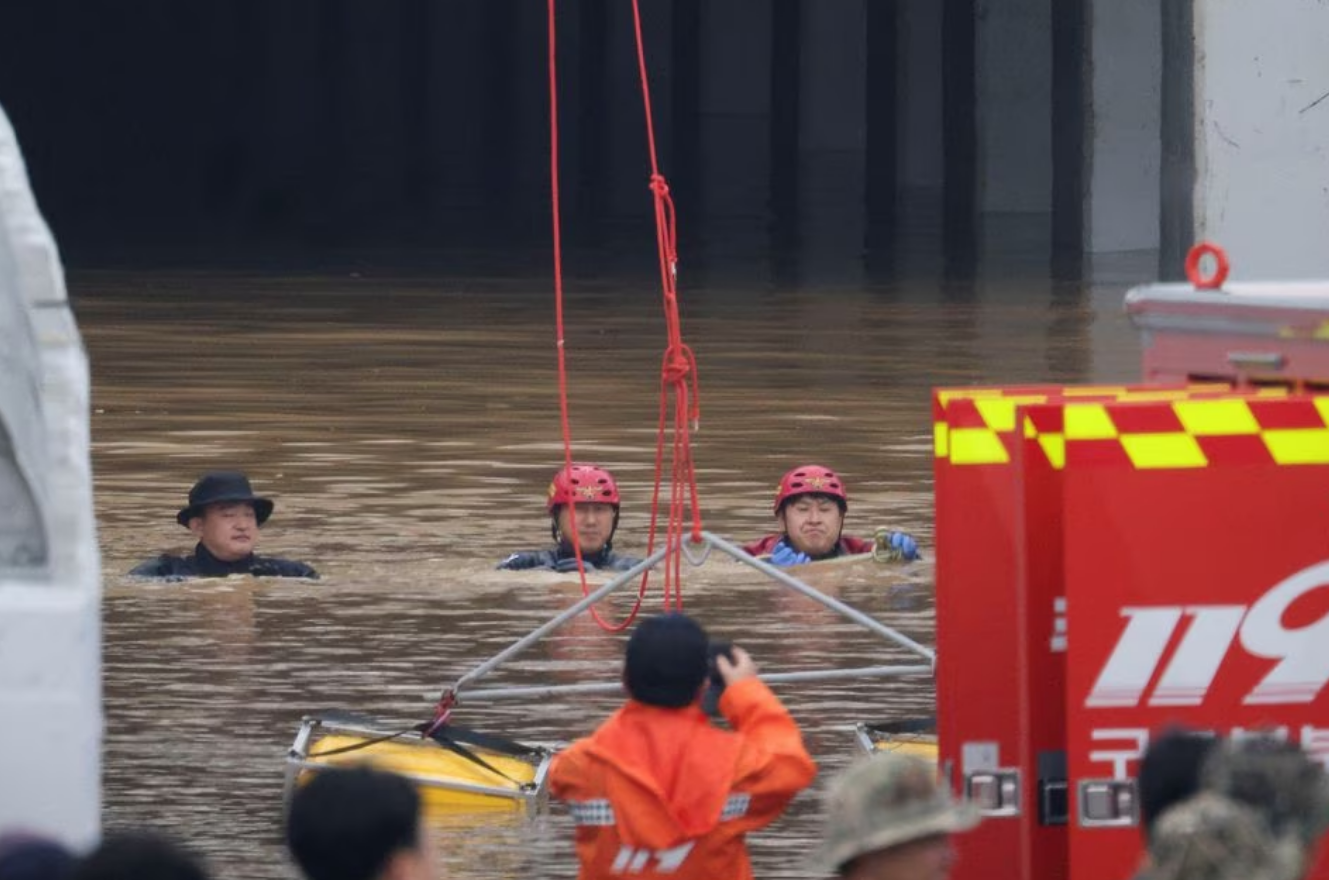 Rescue workers take part in a search and rescue operation near an underpass that has been submerged by an flooded river caused by torrential rain in Cheongju, South Korea, July 16, 2023. Photo: Reuters