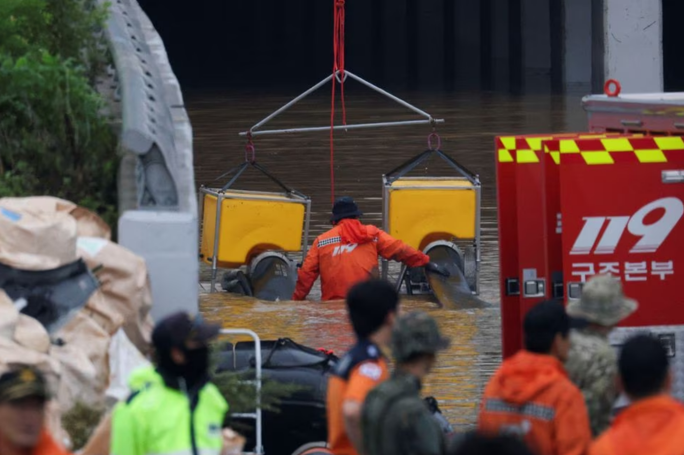 Rescue workers take part in a search and rescue operation near an underpass that has been submerged by an flooded river caused by torrential rain in Cheongju, South Korea, July 16, 2023. Photo: Reuters