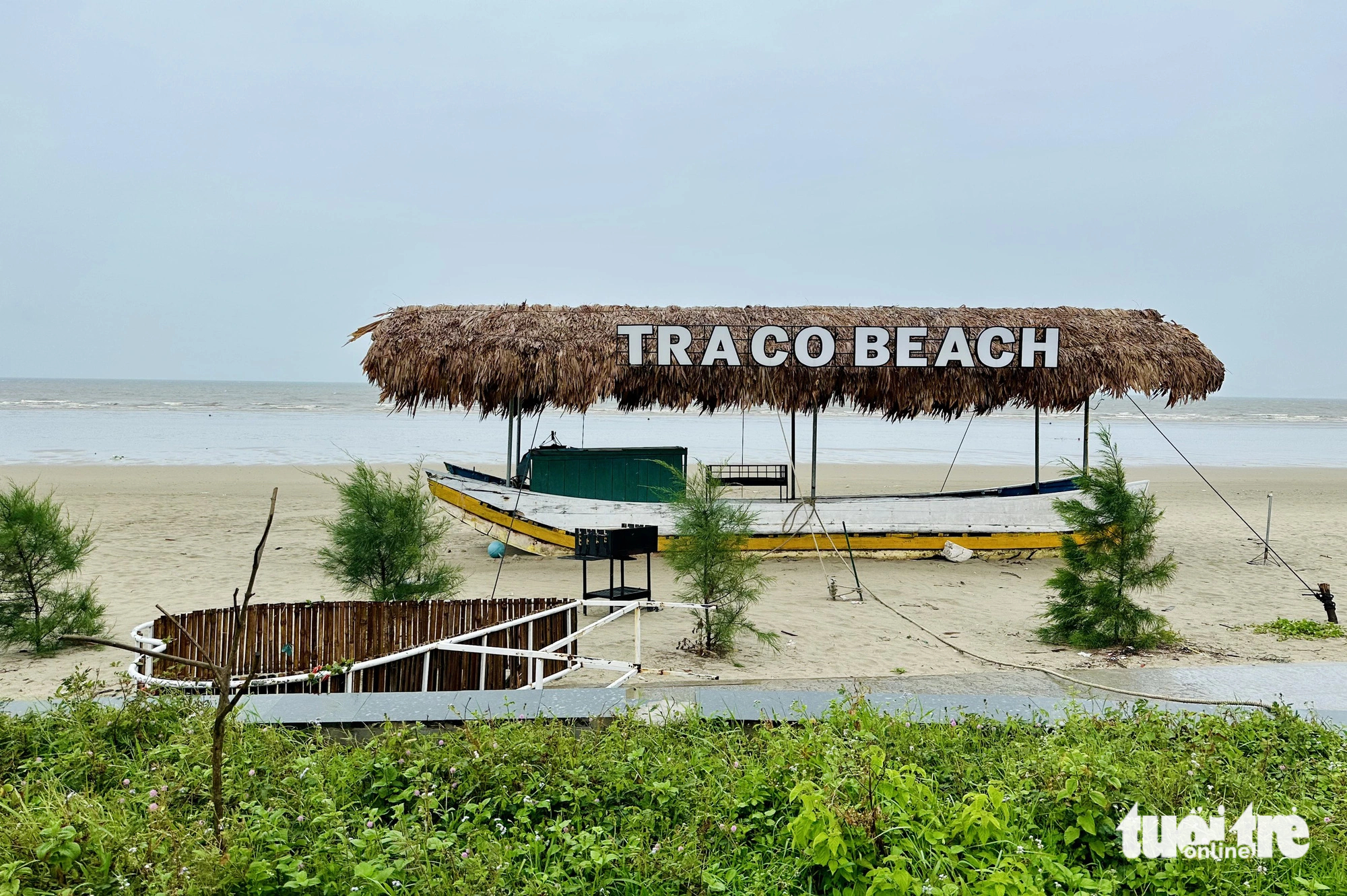 Tra Co Beach, located in Mong Cai City, Quang Ninh Province, northern Vietnam experienced strong winds, light rain, and medium waves as of 8:30 am on July 18, 2023, as the impact of Typhoon Talim, the first to hit Vietnam in 2023. Photo: Nguyen Khanh / Tuoi Tre
