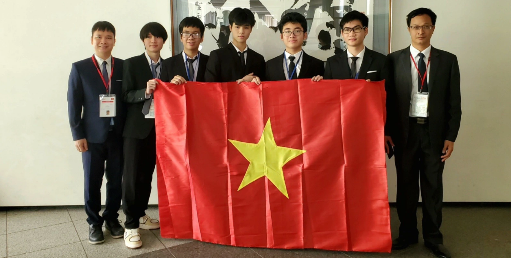 Vietnam bags 5 medals at International Physics Olympiad 2023