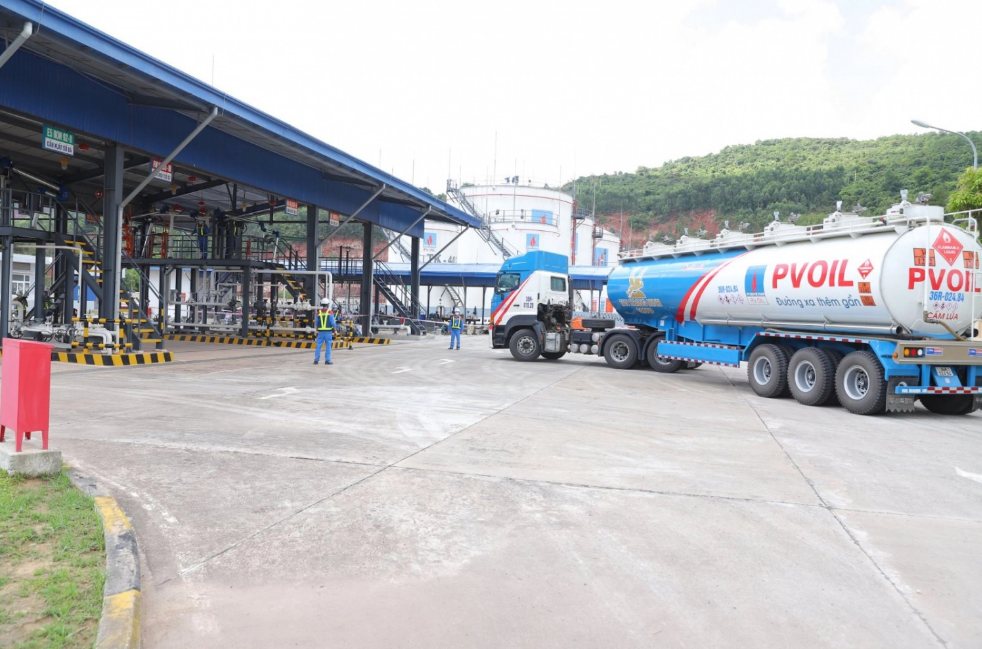 Vietnam to build more fuel storage facilities to shore up reserves