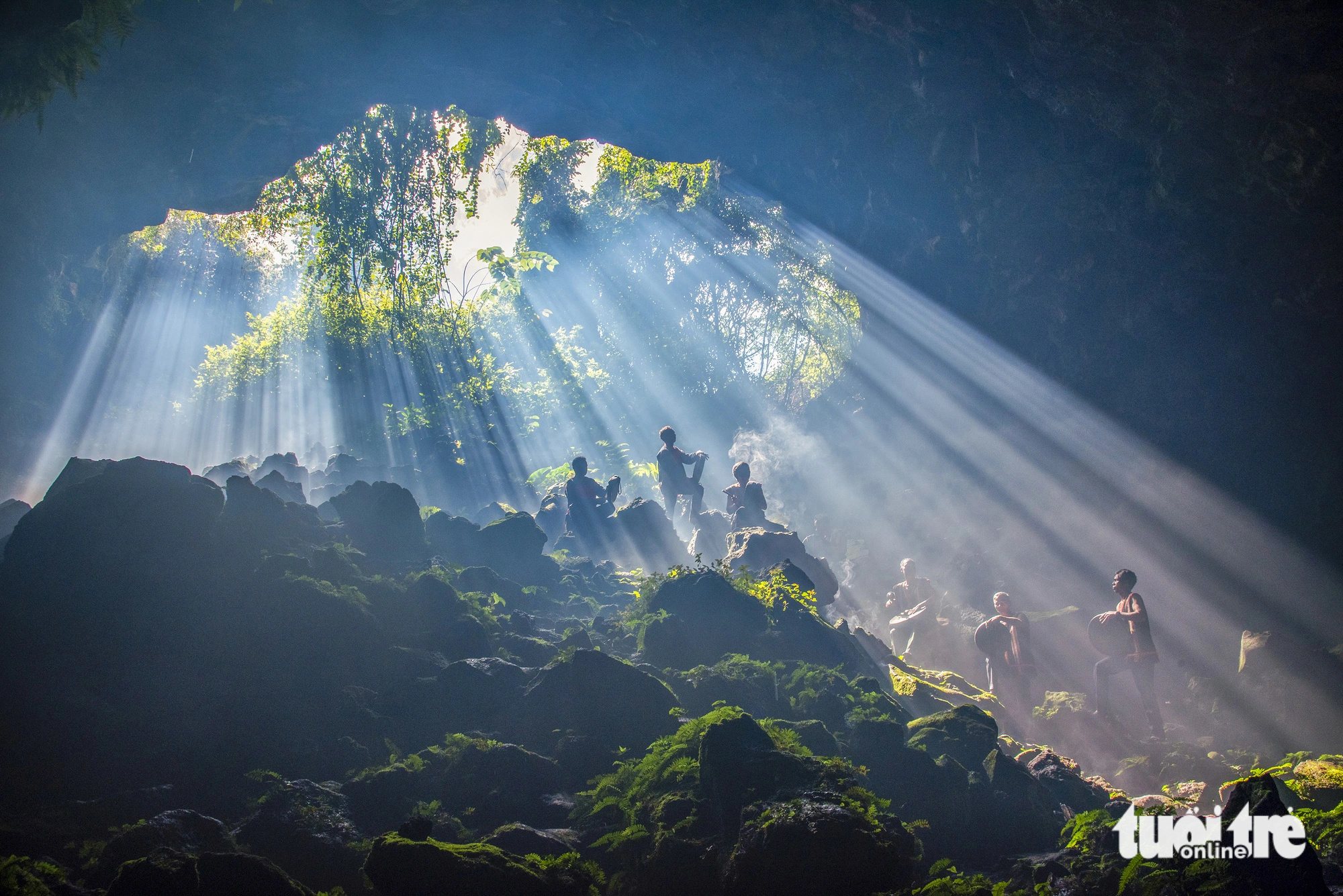 People are seen in a cave system in Krong No District, Dak Nong Province in Vietnam’s Central Highlands region. Photo: Tuoi Tre