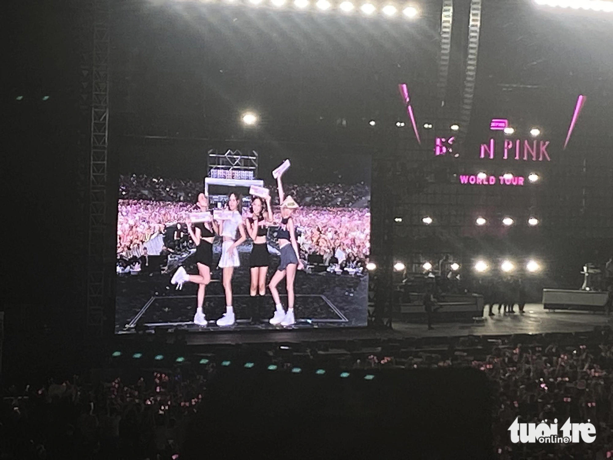 BlackPink successfully wraps up first concert night in Hanoi, drawing ...