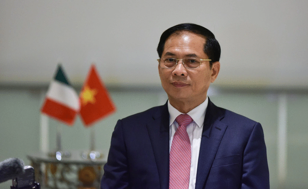Vietnamese Minister of Foreign Affairs Bui Thanh Son speaks to the press about the outcomes of State President Vo Van Thuong’s visits to Austria, Italy, and the Vatican from July 23 to 28, 2023. Photo: Ministry of Foreign Affairs