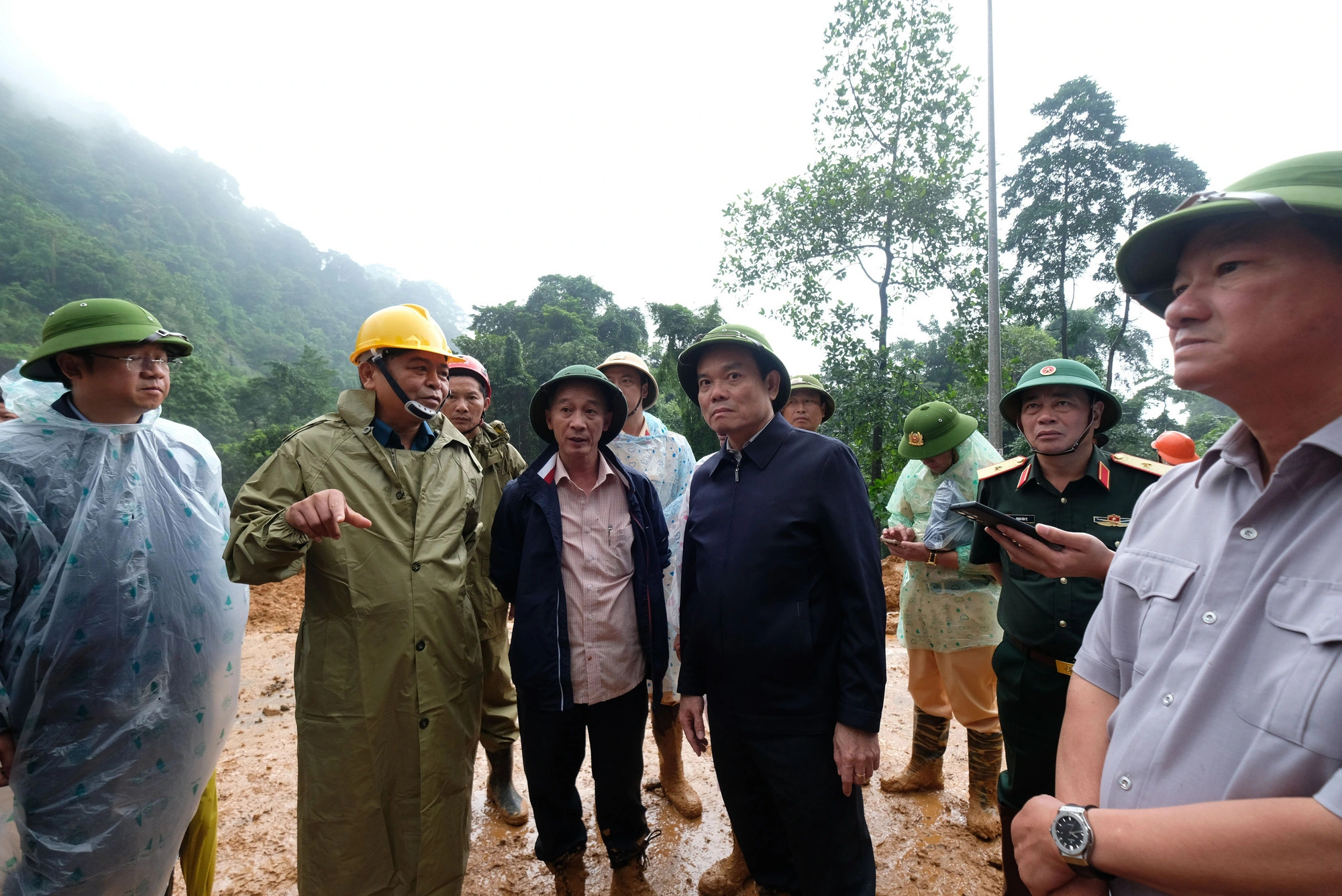 Deputy Prime Minister Tran Luu Quang (1st row, L, 4th) is seen at the scene of a fatal landslide, which took place in Lam Dong Province, Vietnam’s Central Highlands, July 30, 2023. Photo: Mai Vinh / Tuoi Tre