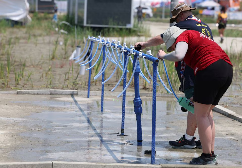 Participants for the 25th World Scout Jamboree fill water bottles at a water supply zone of a camping site in Buan, South Korea, August 2, 2023. Photo: Reuters