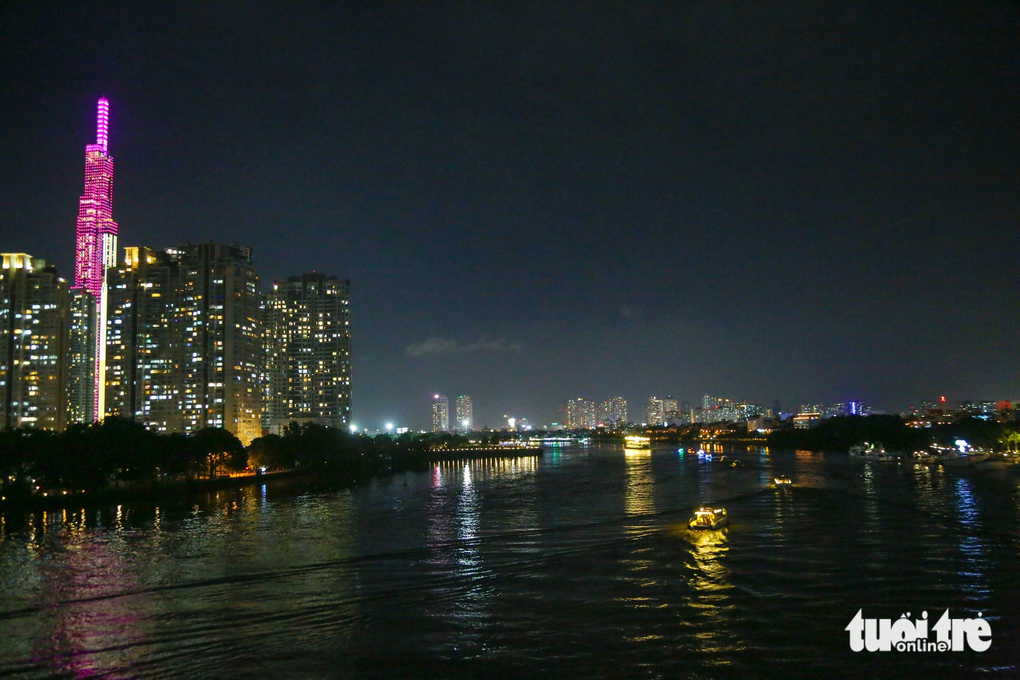 The boat parade is seen at the Vinhomes Central Park Tan Cang area. Photo: Phuong Quyen / Tuoi Tre