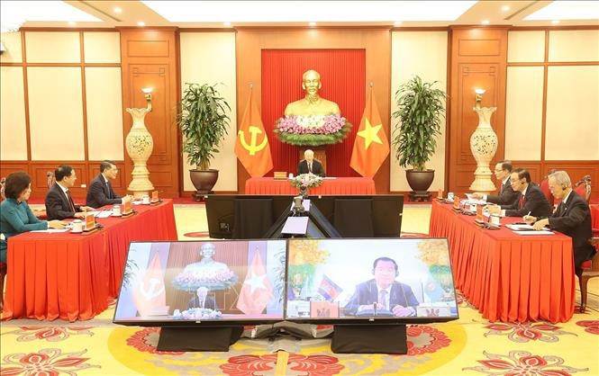 Vietnam Party chief holds phone talks with Cambodia PM
