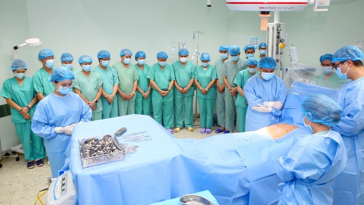 Family donates organs of brain-dead man on way to hometown to save 5 lives in Vietnam