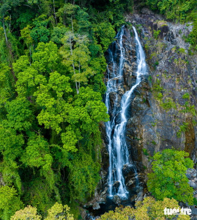 An aerial view of one of the waterfall of the Bon Tang Waterfall system in Binh Dinh Province. Photo: Dung Nhan / Tuoi Tre