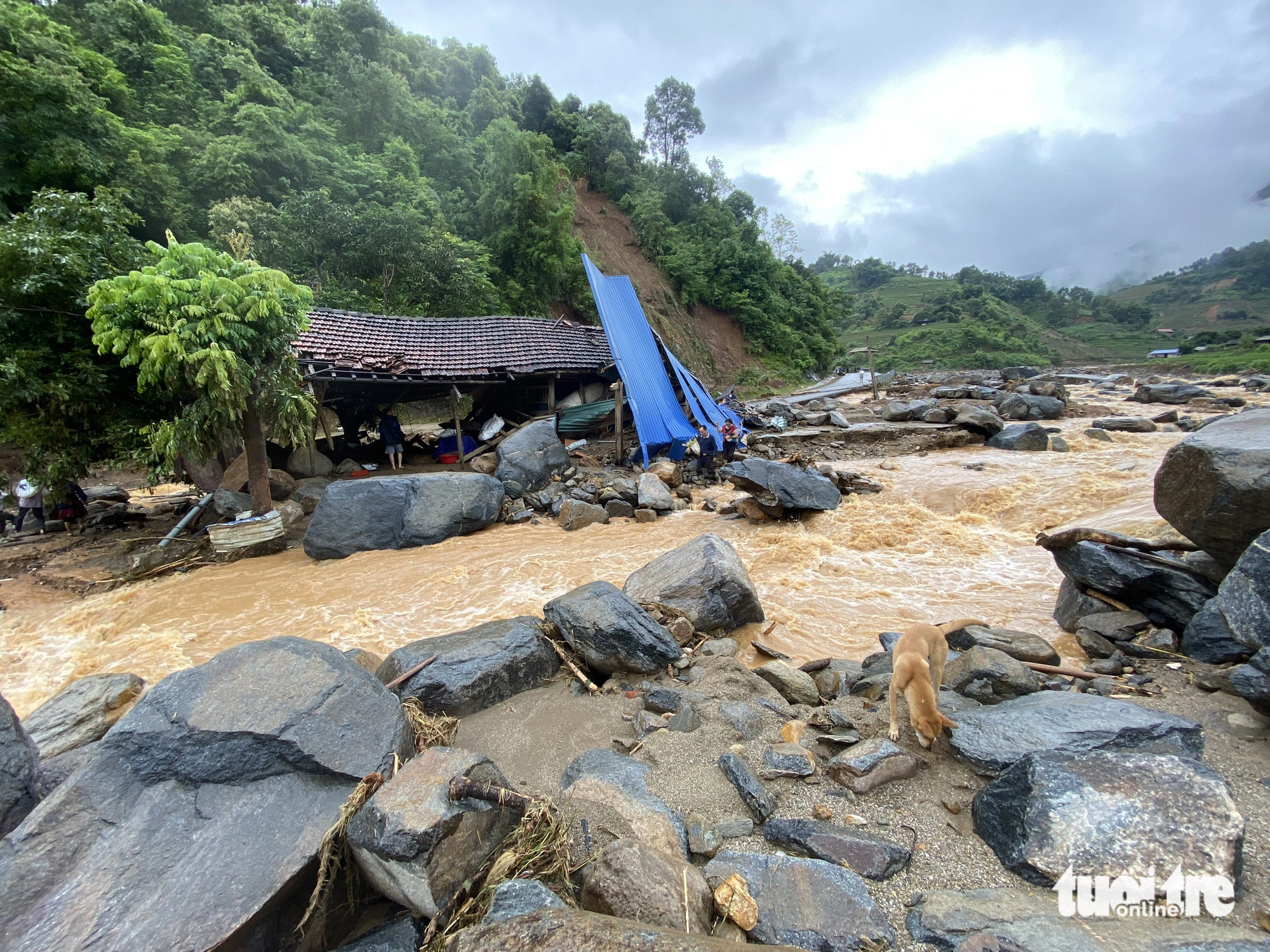 The remains of a local house in Trong La village, Ho Bon Commune after flash floods. Photo: Chi Tue / Tuoi Tre