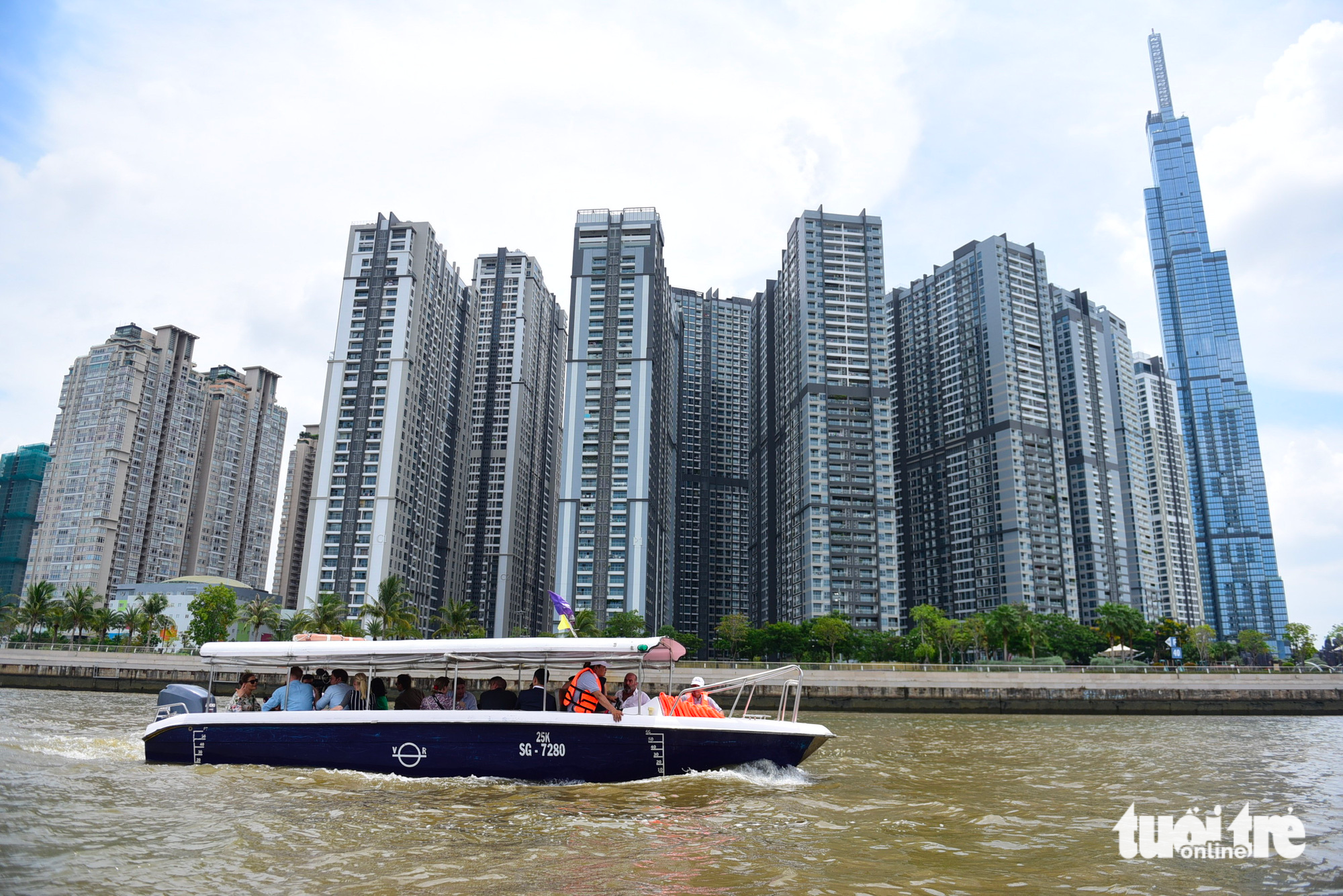 Vietnam's highest building Landmark 81 in Binh Thanh District, Ho Chi Minh City  viewed from the river. Photo: Quang Dinh / Tuoi Tre