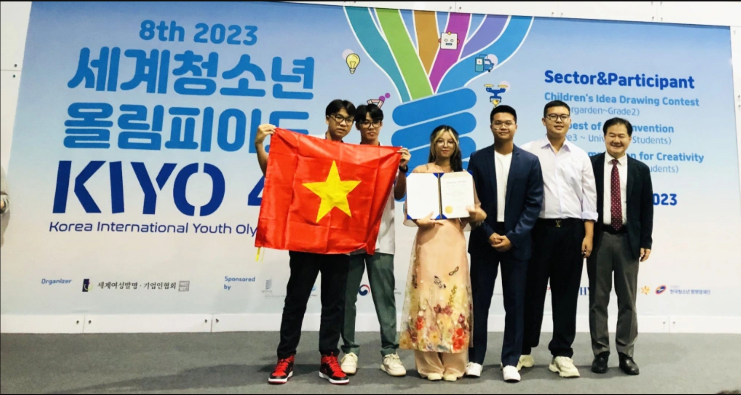 Vietnamese students strike gold at South Korean science competition