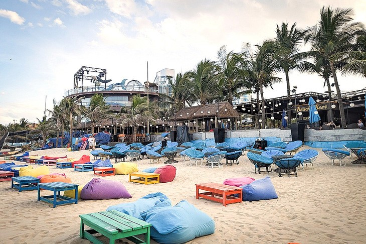 Coastal resorts in Da Nang are facing multiple difficulties due to surging land rents. Photo: Tan Luc / Tuoi Tre