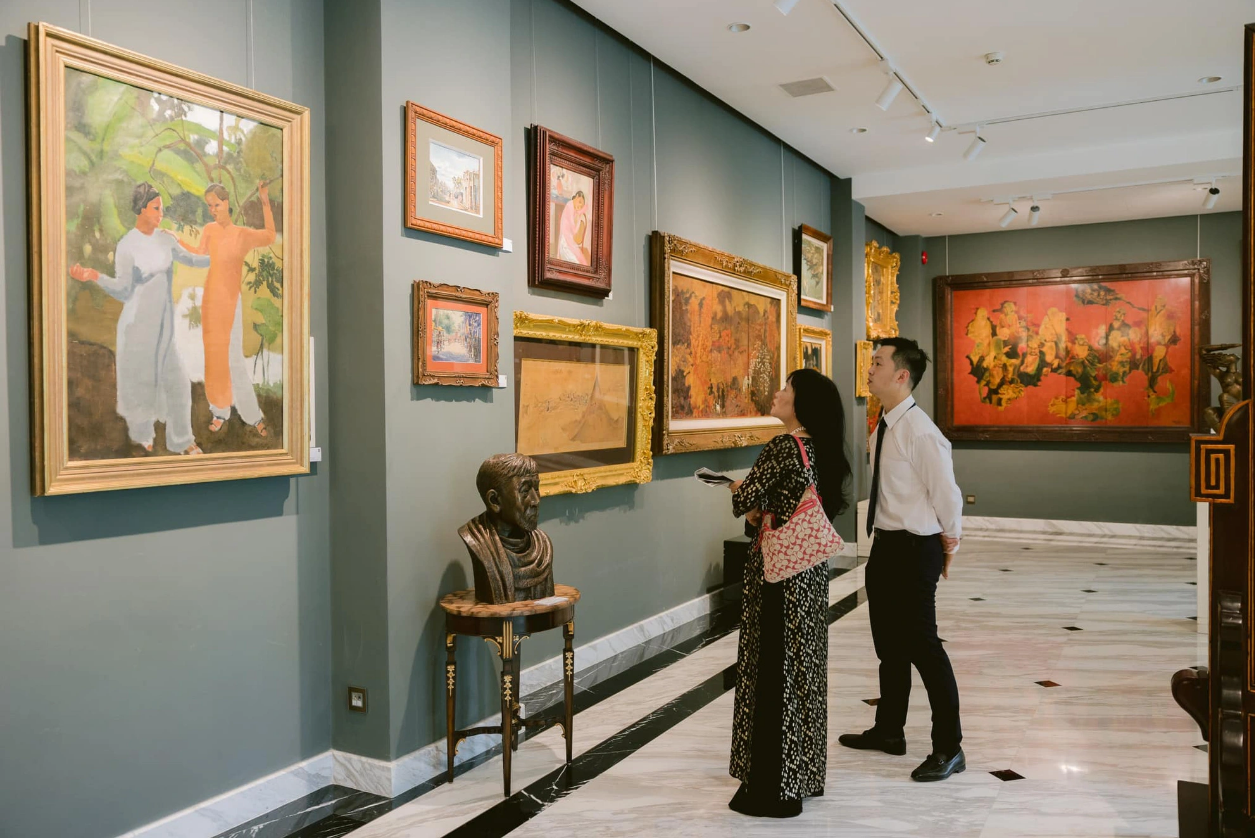 Visitors take a look at artworks on display in Quang San Art Museum, which is located along the Saigon River. Photo: Quangsanartmuseum