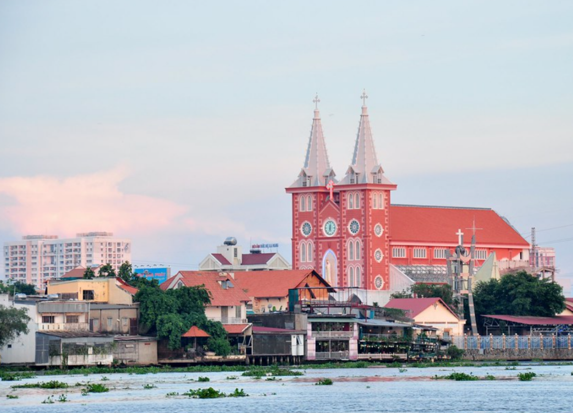 The elegant Fatima Binh Trieu church  lies along the Saigon River. Photo: Vo Linh / Tuoi Tre