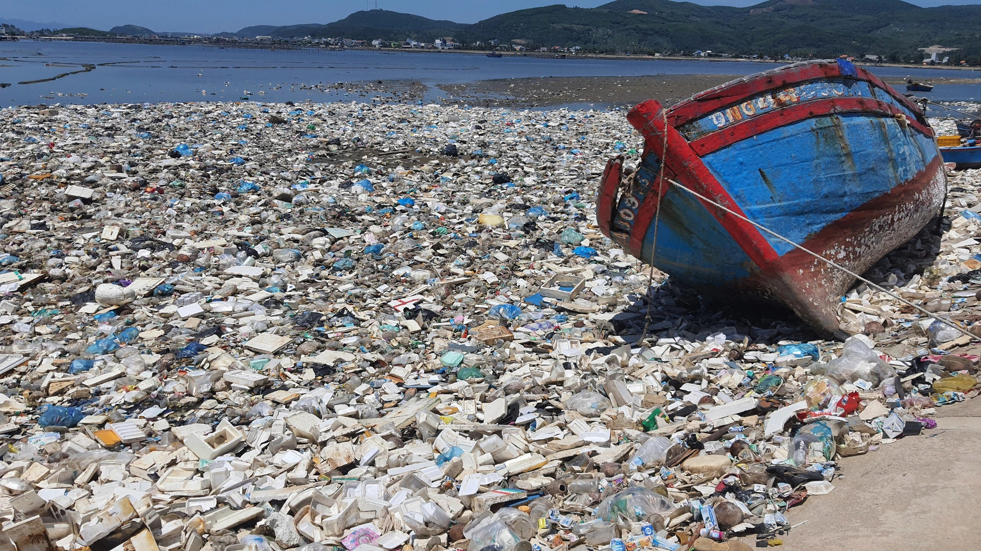 3 solutions suggested for trash-covered lagoon in Vietnam’s Quang Ngai