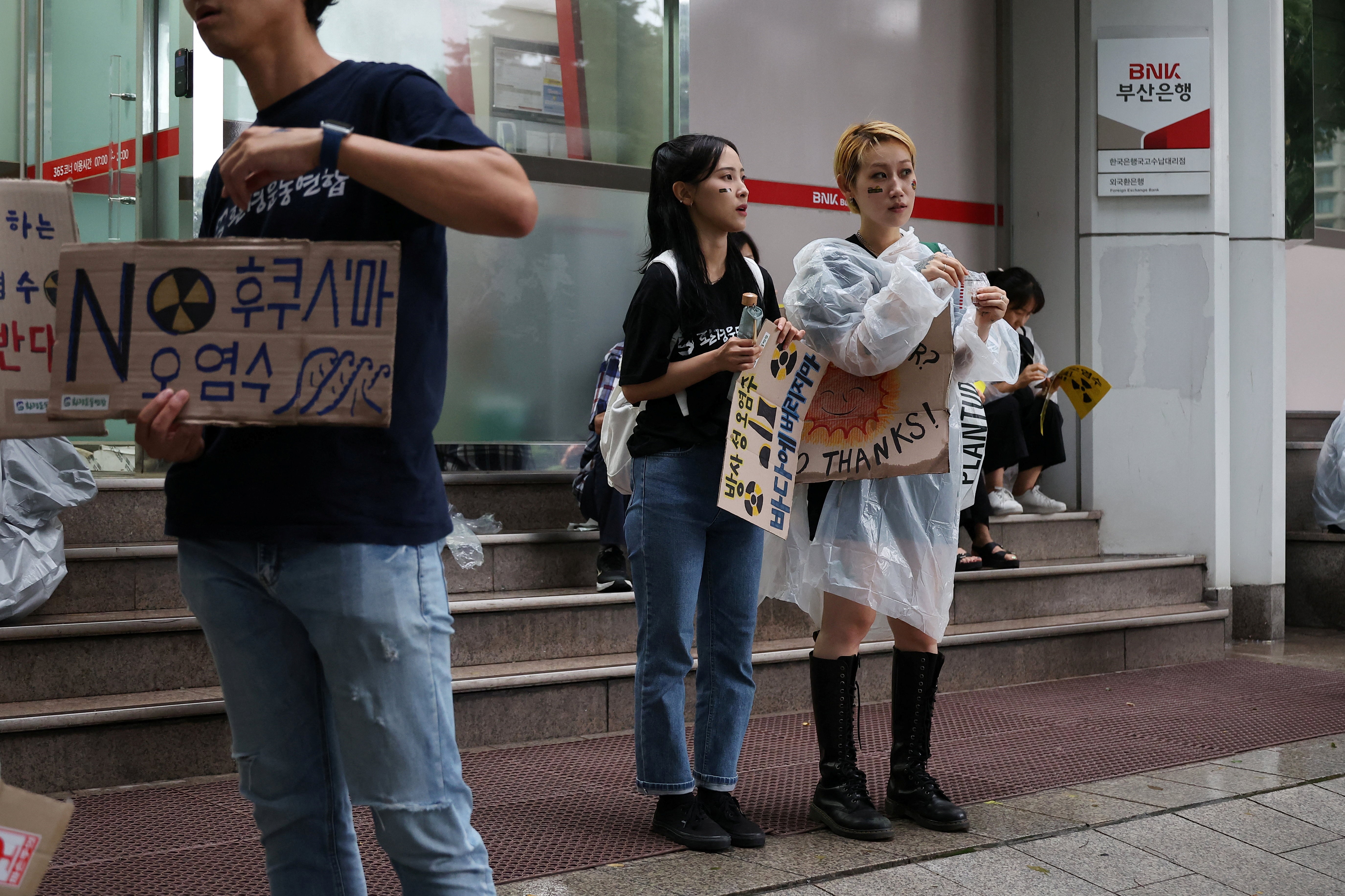 South Korean activists take part in a protest against Japan's plan to release treated waste water from the Fukushima nuclear power plant into the ocean, in central Seoul, South Korea, August 12, 2023. Photo: Reuters