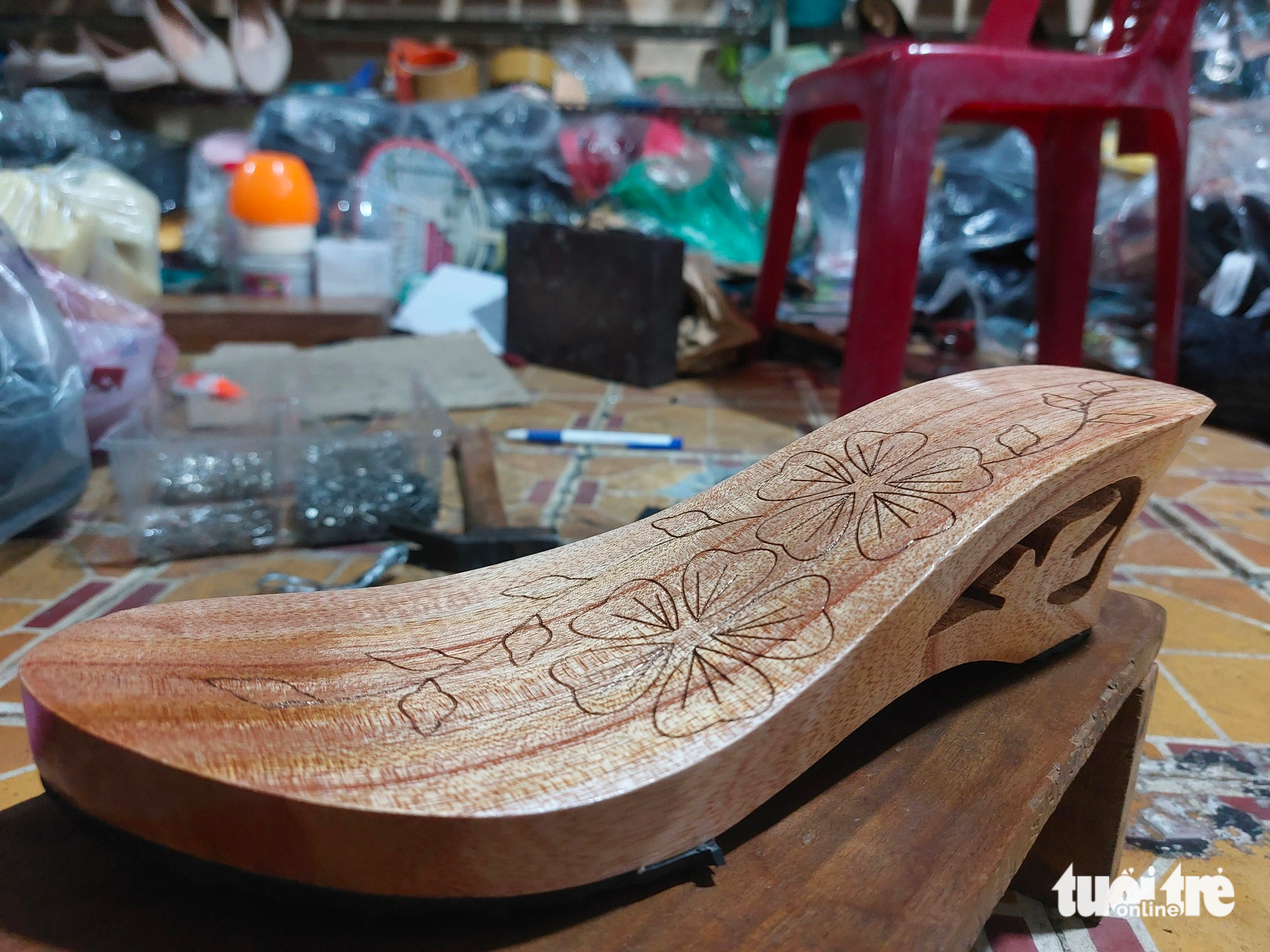 A wooden sole of a guốc mộc at Yen’s shop. Photo: Tong Khoa / Tuoi Tre