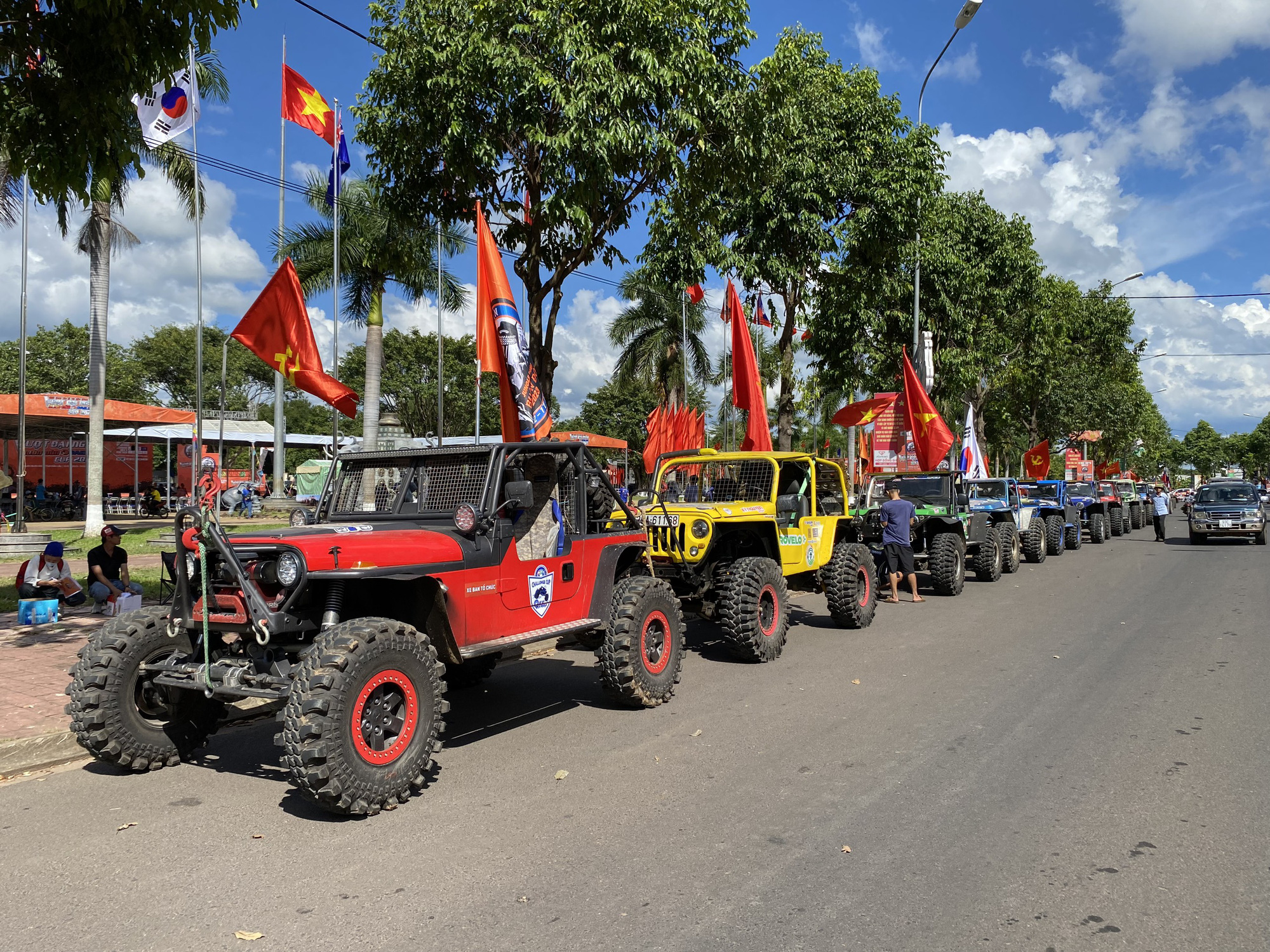 Off-road cars are pictured at the opening ceremony of the SaiLun Cup 2023 in Buon Don District, Dak Lak Province, Vietnam, August 13, 2023. Photo: Tam An / Tuoi Tre