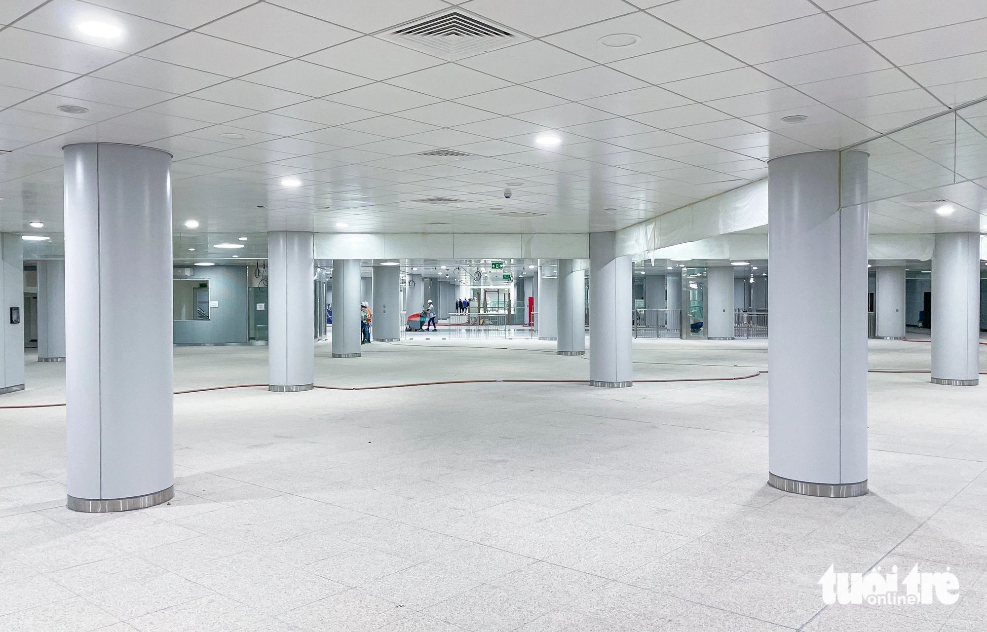 The first level of Ben Thanh station covers approximately 45,000 square meters and features nearly 200 concrete pillars enveloped in aluminum. Photo: Chau Tuan / Tuoi Tre
