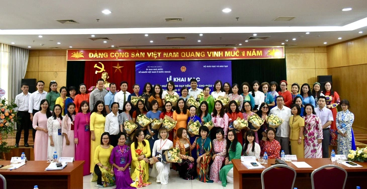 Overseas Vietnamese teachers return home to hone Vietnamese language teaching skills
