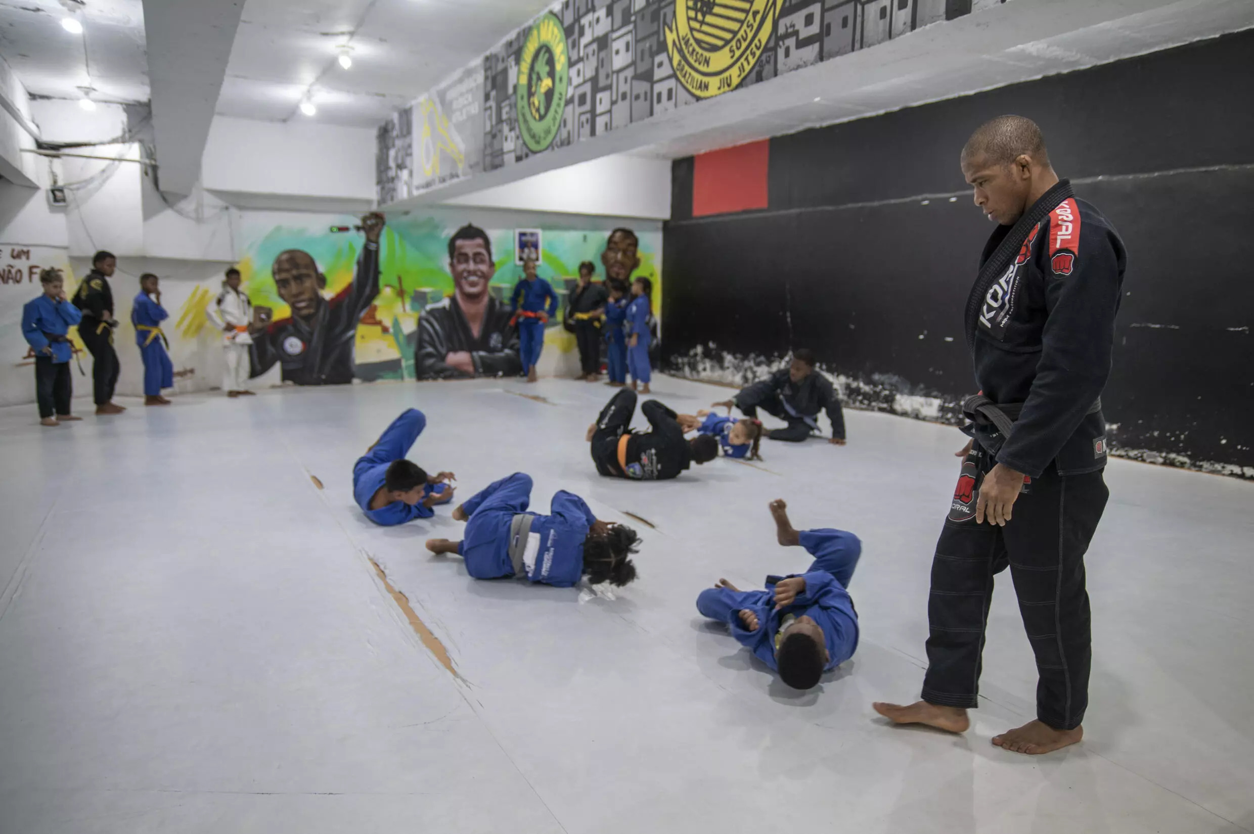 Jiujitsu instructor Douglas Rufino (R) gives instructions to his students at the Cantagalo Jiu-Jitsu gym, located in a Rio favela wedged between two of the city's wealthiest neighborhoods. Photo: AFP