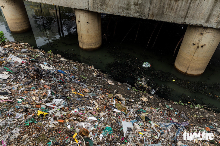 Garbage piles up in a river in Hanoi. Photo: Danh Khang / Tuoi Tre