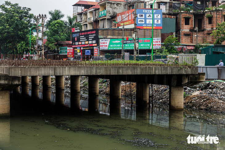 Many sections of the Lu River in Hanoi are badly polluted. Photo: Danh Khang / Tuoi Tre