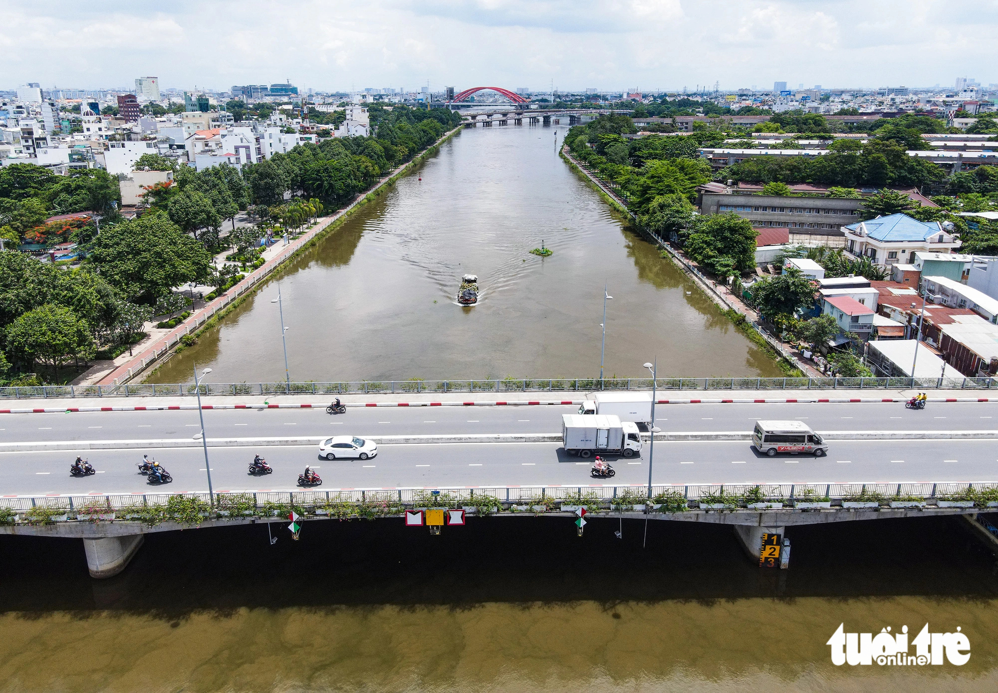 A bird's eye view of the Kinh Bridge in Binh Thanh District, Ho Chi Minh City. Photo: Tuoi Tre