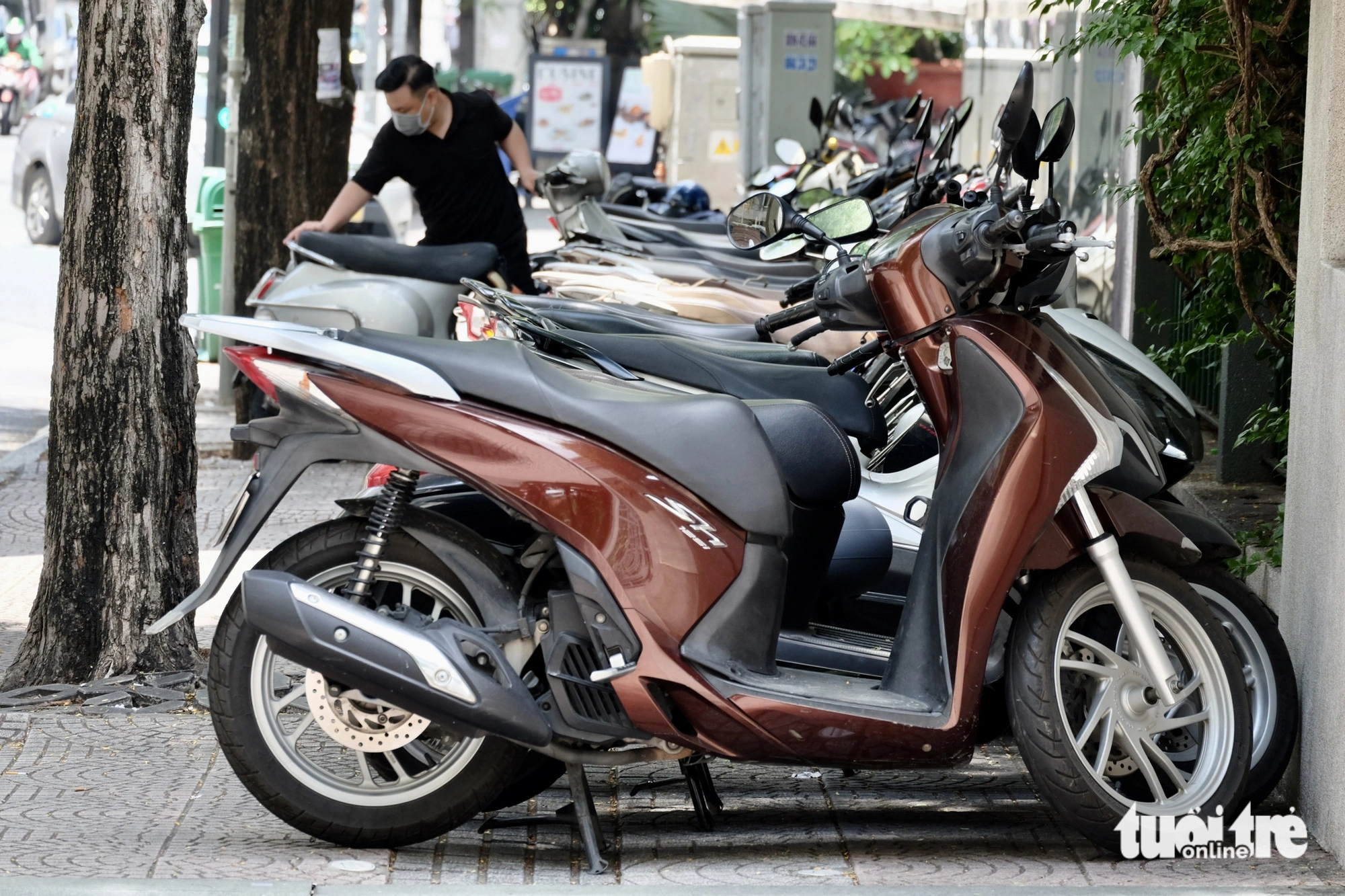 Most sidewalk areas along Thai Van Lung Street are encroached on by eateries to set up motorbike parking lots. Photo: Tuoi Tre