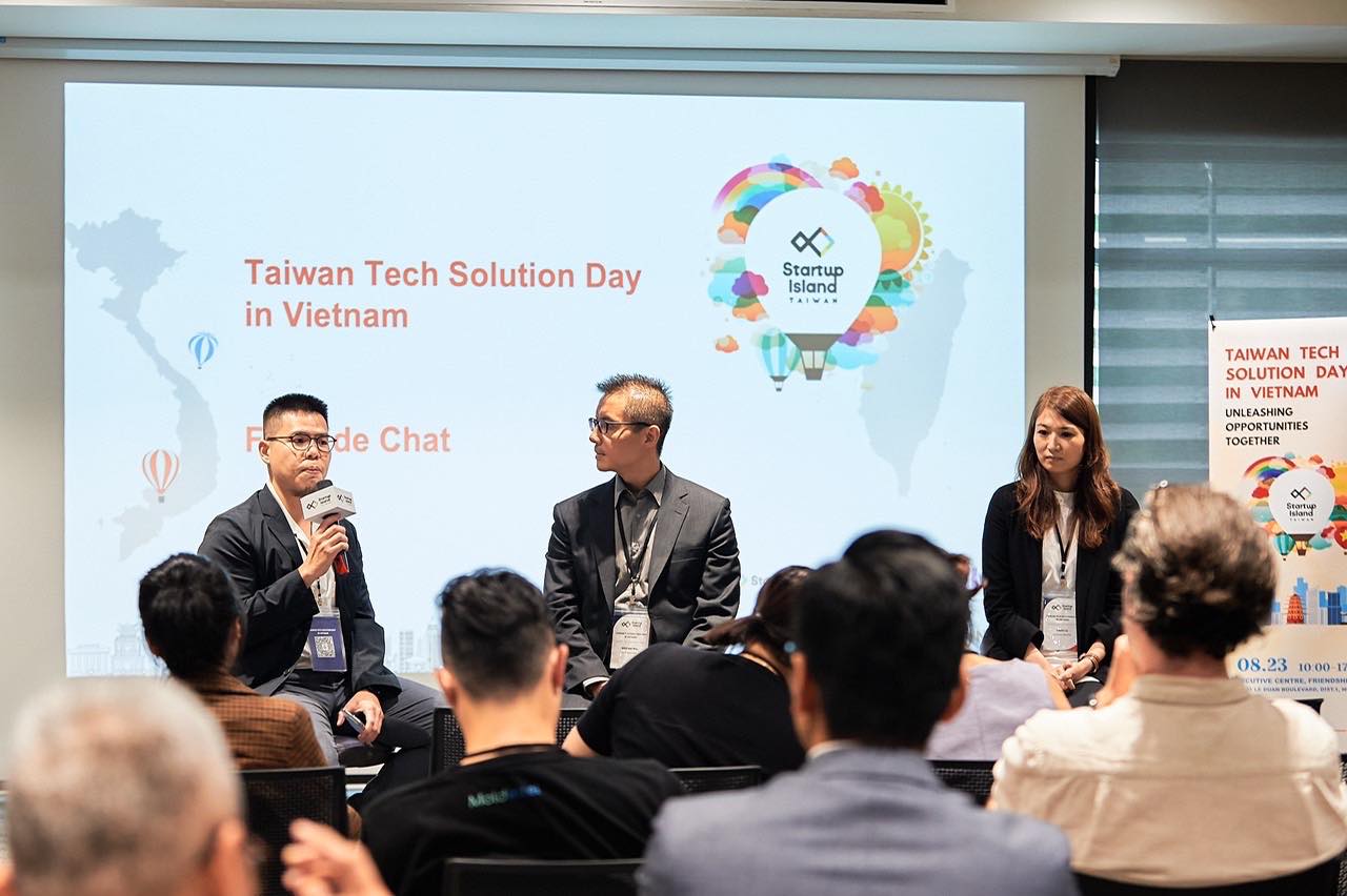 Thomas Lin (L) from Systex Corporation, Michael Wu (C) from Hive Ventures, and Cami Lu from Sunsino Venture Group speaks at the Taiwan Tech Solution Day in Ho Chi Minh City, August 23, 2023. Photo: Startup Island Taiwan
