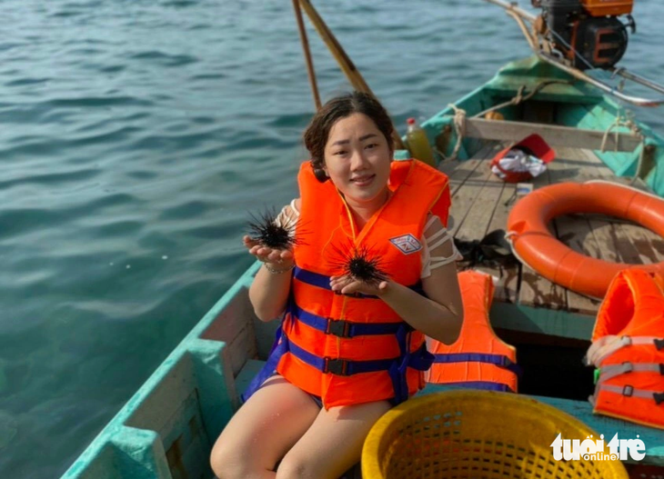 <em>Travelers prefer tours to dive and catch fish, snails, and sea urchins on Hon Son and Nam Du islands in Kien Hai District, Kien Giang Province, southern Vietnam. Photo</em>: Chi Cong / Tuoi Tre