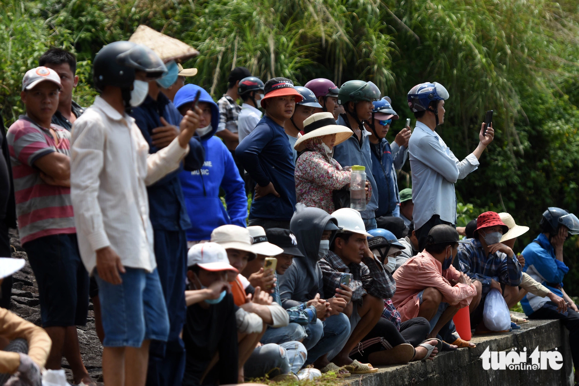 People watch angling at Tri An Hydropower Reservoir in Dong Nai Province, southern Vietnam, August 25, 2023. Photo: A Loc / Tuoi Tre