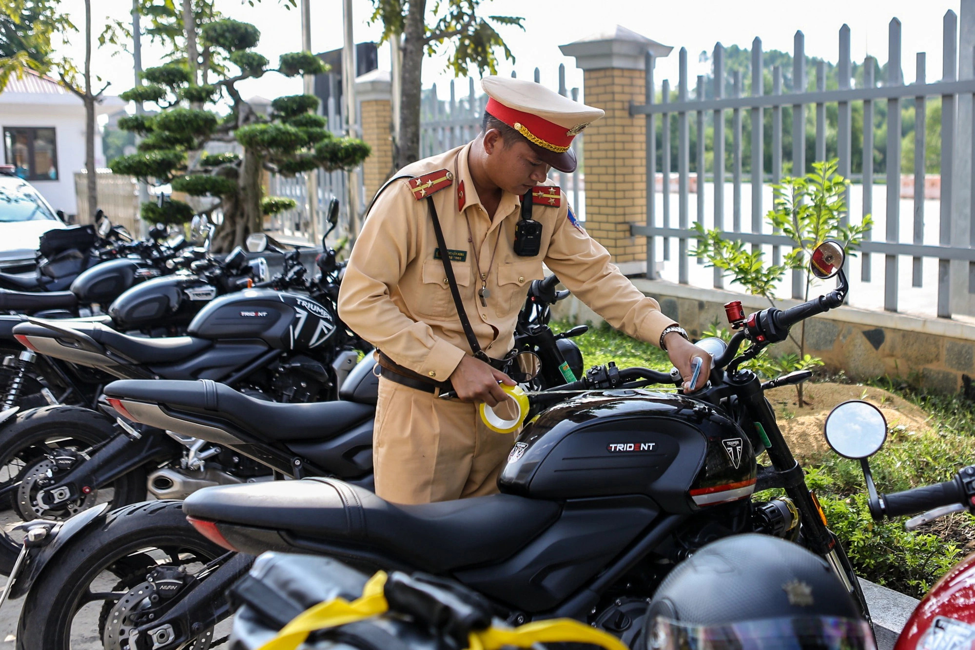 A traffic police officer is seen sealing off one of the 30 cruiser bikes that illegally entered the expressway. Photo: Thu Huong / Tuoi Tre