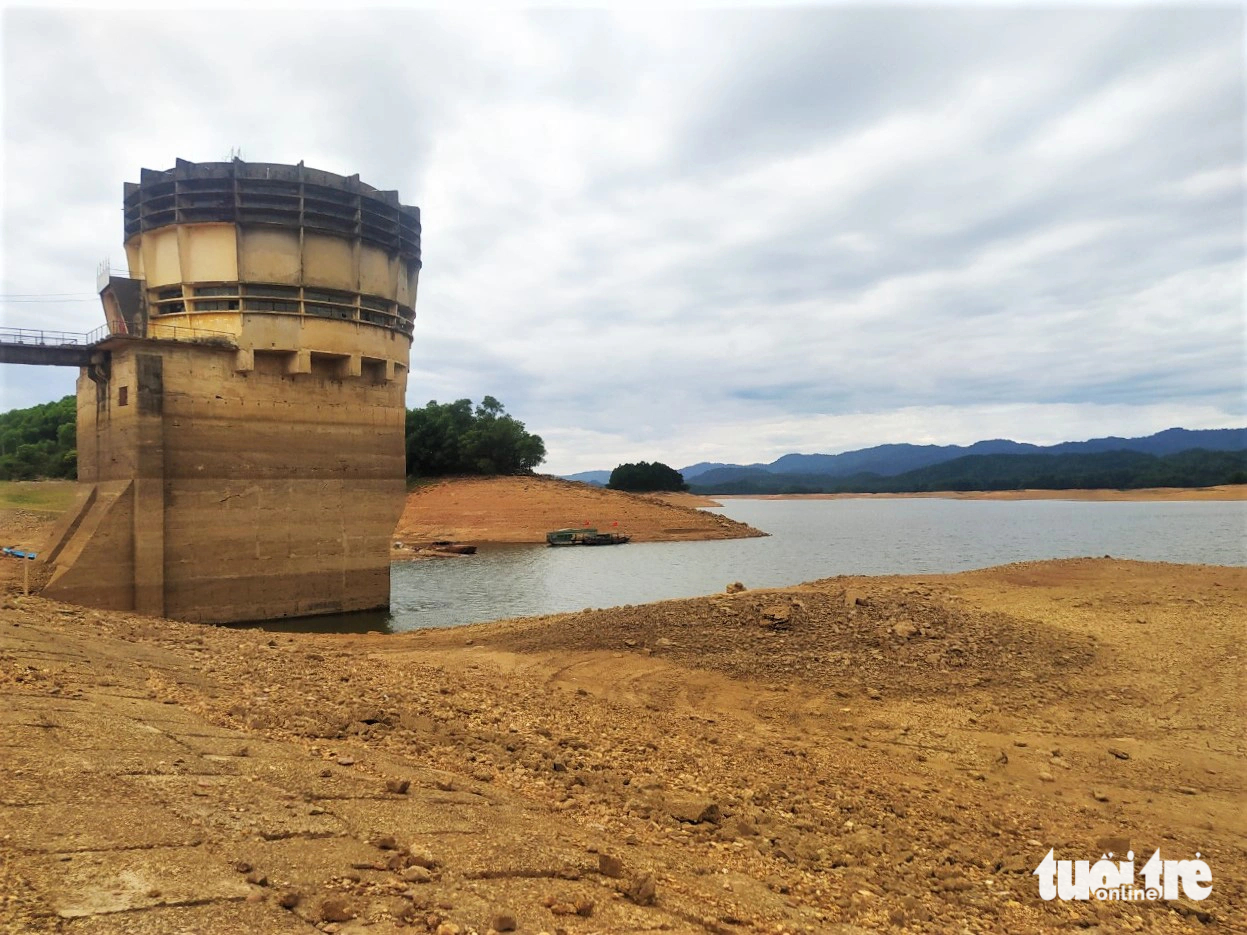 Situated in Cam My Commune, Cam Xuyen District, the Ke Go irrigation dam was built in 1976 with a capacity of 345 million cubic meters. Photo: Le Minh / Tuoi Tre