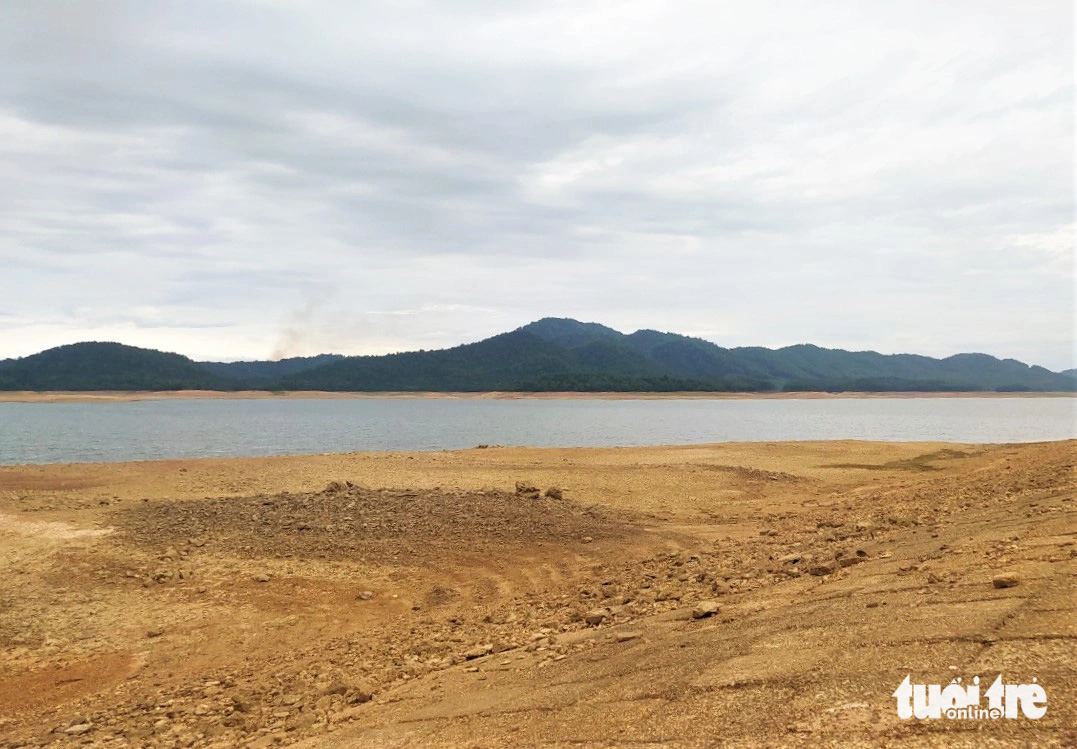 The water levels in the dam are extremely low around this time of the year and this situation has occurred over the past few years. Photo: Le Minh / Tuoi Tre