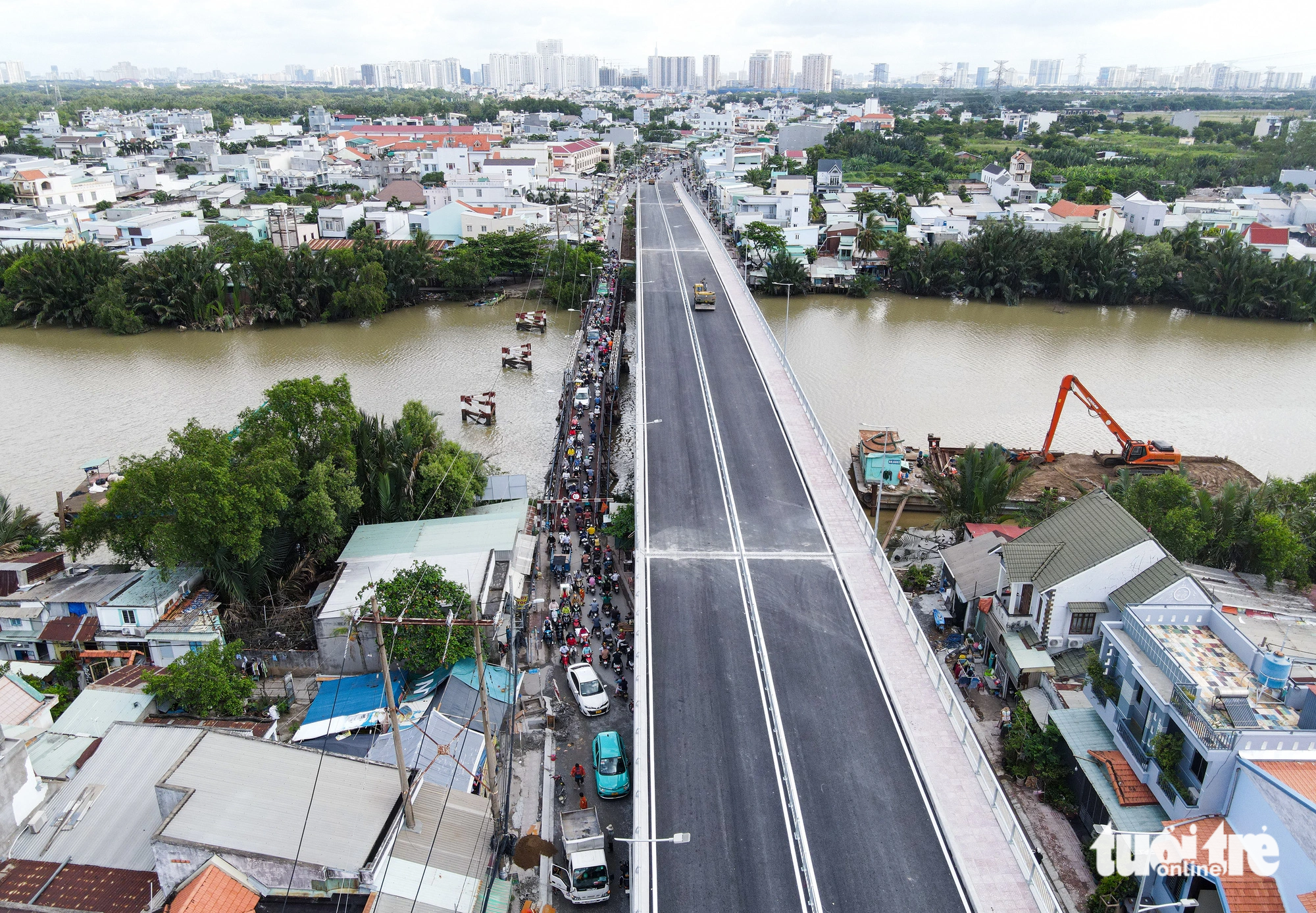 The new bridge will help revitalize the area and facilitate travel. Many local residents are excited as they will no longer have to pass over the deteriorated Long Kieng Bridge.