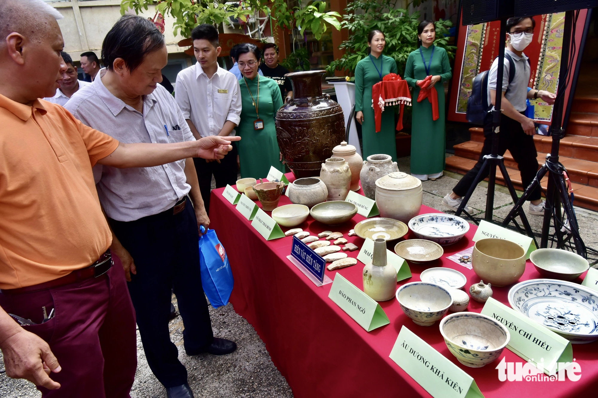 Antique ceramic items are on display at  the History Museum of Ho Chi Minh City. Photo: T.T.D. / Tuoi Tre