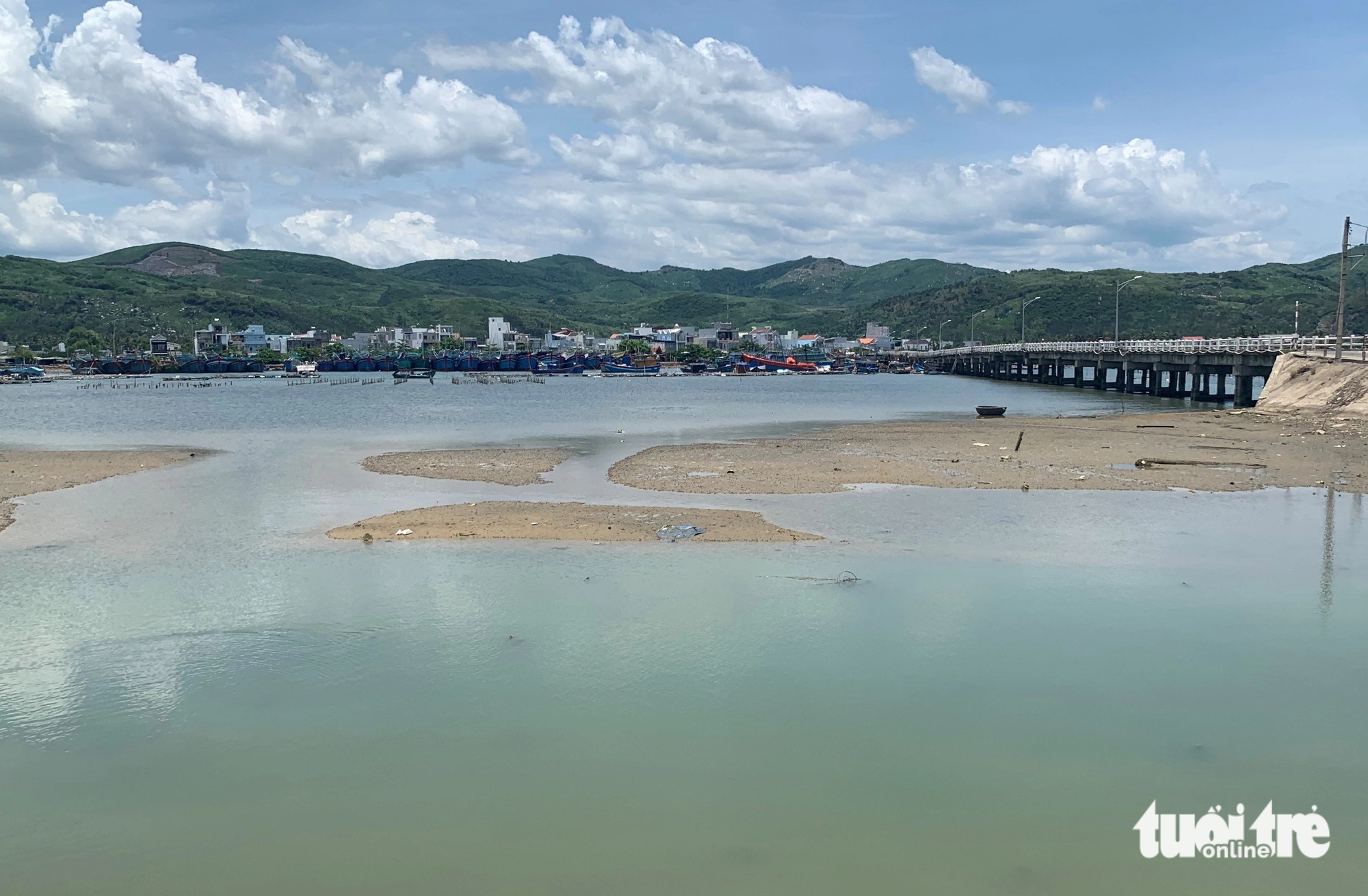 A view of the lagoon after being cleared of trash. Photo: Tran Mai / Tuoi Tre