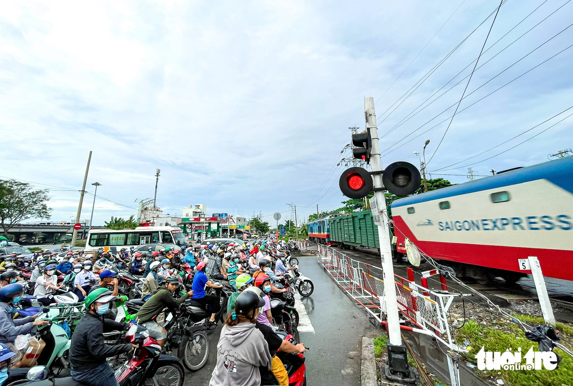 Consultant proposes developing elevated railway passing through center of Ho Chi Minh City