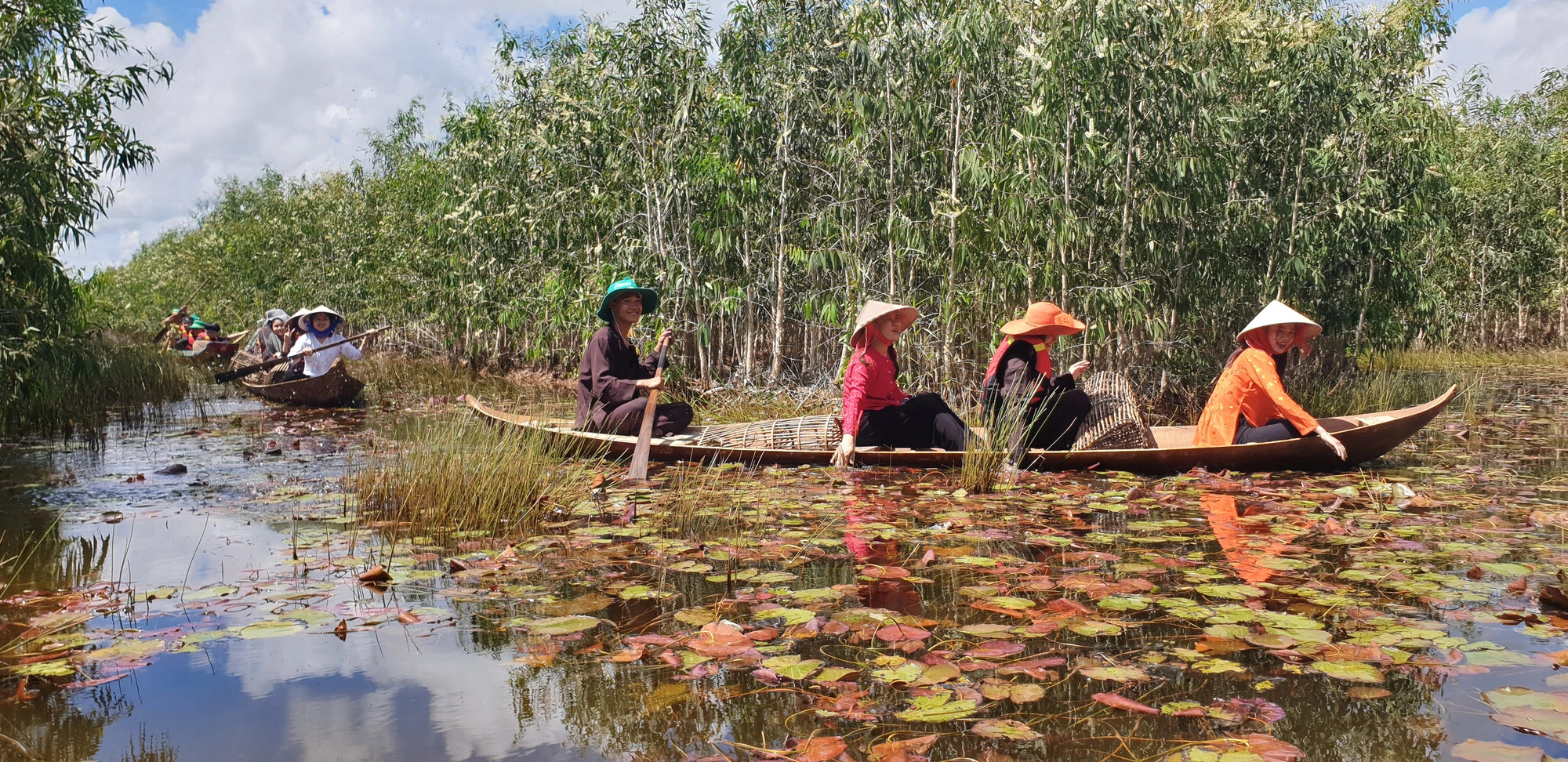 Tourists take a boat tour in U Minh Ha National Park, located in Ca Mau Province, southern Vietnam. Photo: Thanh Huyen / Tuoi Tre