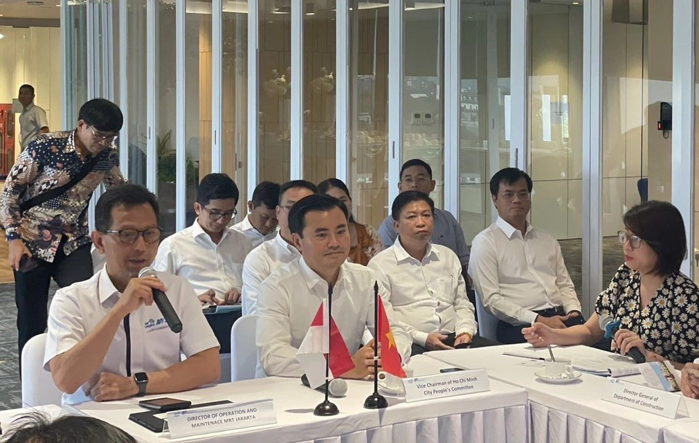 Bui Xuan Cuong (first row, L, 2nd), vice-chairman of the Ho Chi Minh City People’s Committee, attends a meeting with Jakarta authorities, September 5, 2023. Photo: Ho Chi Minh City Department of External Affairs