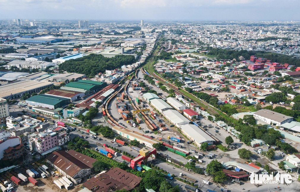 The An Binh Station has been planned to cover some 200 hectares of lane and include a railway station, an area for train maintenance and repair, and a storage facility, an area for railway sector development, and an area set aside for the Di An train car factory.