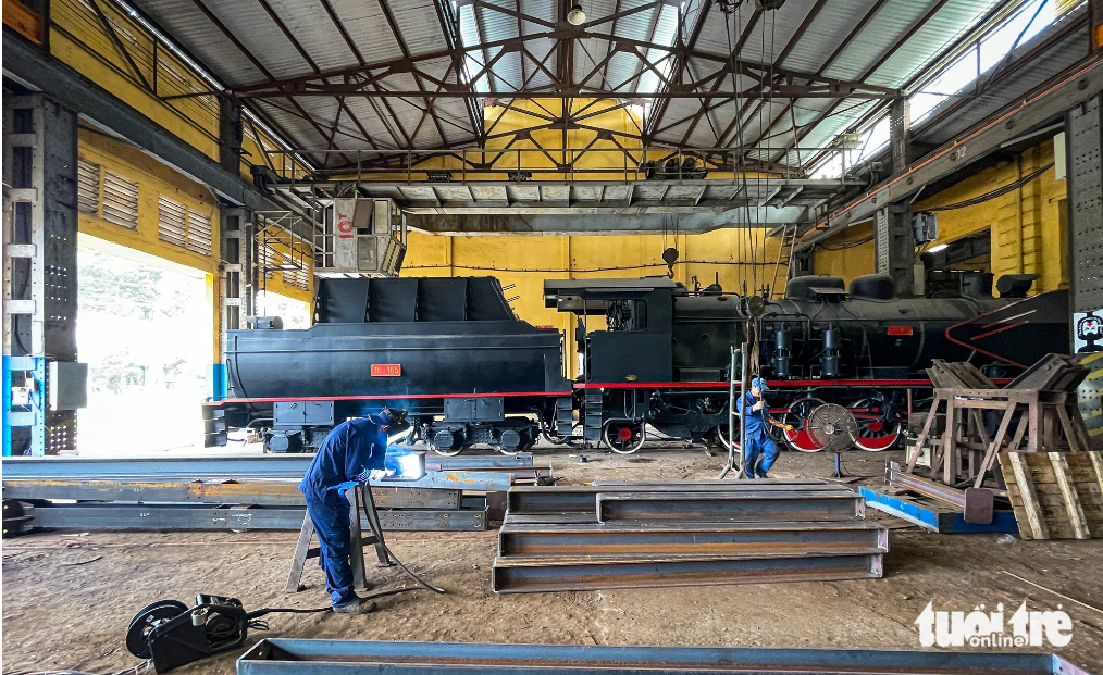 The Di An train car factory has received steam locomotives which have been left idle for nearly half a century for repair to serve tourism purposes.