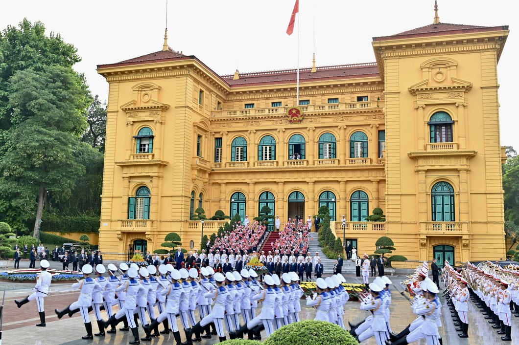 A view of the welcome ceremony for U.S. President Joe Biden at the Presidential Palace on Sunday afternoon. Photo: Nam Tran / Tuoi Tre