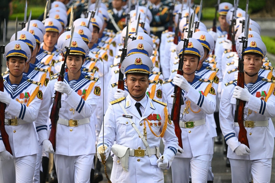 A team of honor guards parade at the Presidential Palace. Photo: AFP